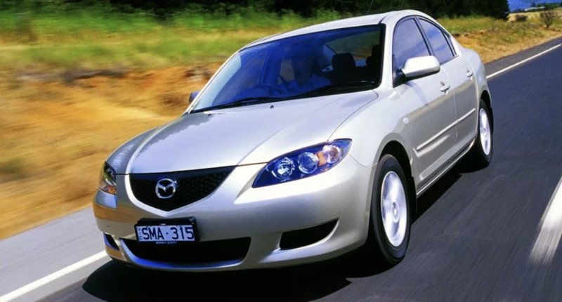 Mazda Axela 2004 седан