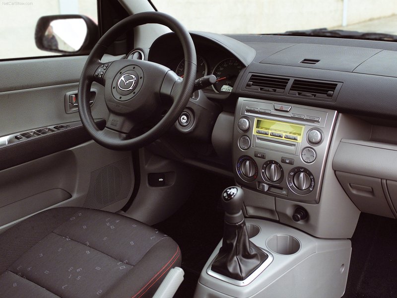 Mazda Demio 2000 багажник
