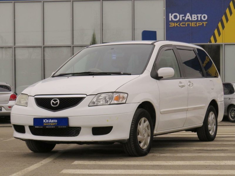 Белая Mazda MPV 2005