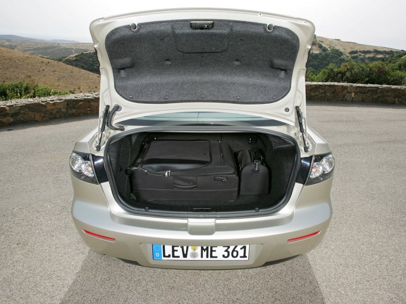 Багажник Mazda 3 BK седан