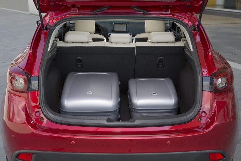 Mazda 3 хэтчбек багажник
