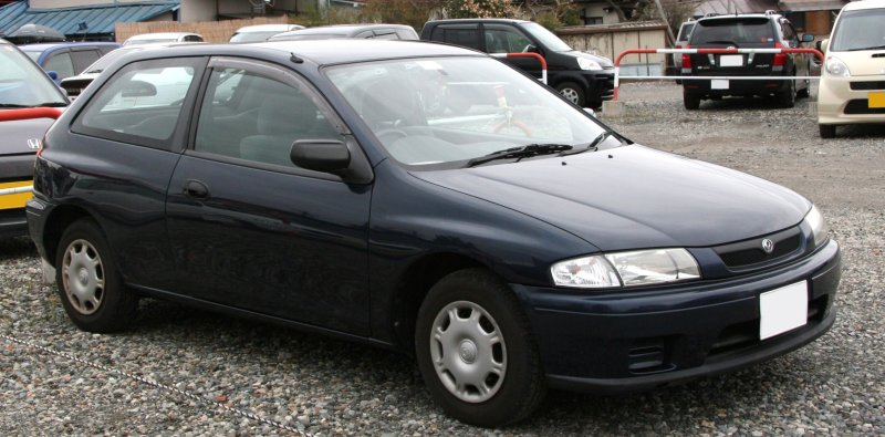 Mazda familia Hatchback 1998