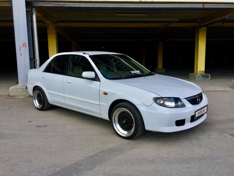 Mazda familia 2002