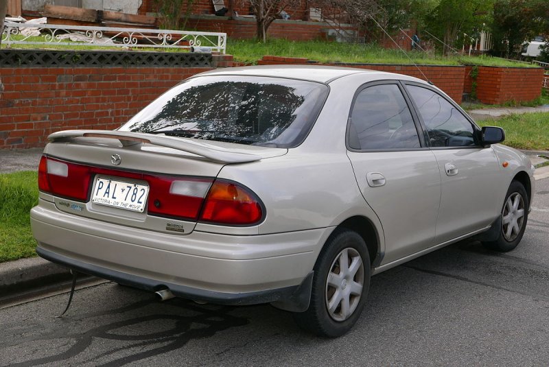 Mazda 323 1998 купе