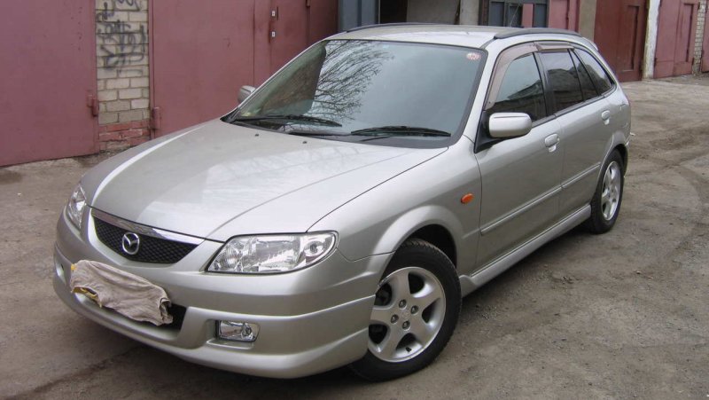 Mazda familia 2002