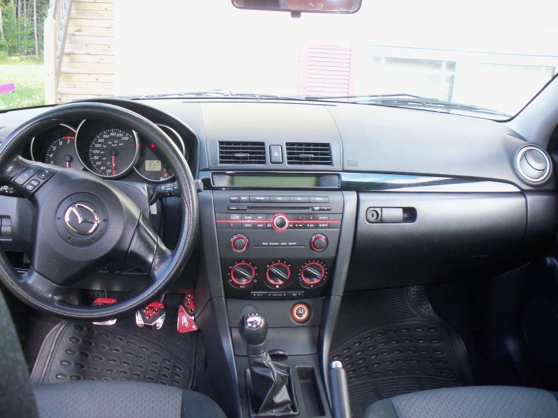 Mazda 3 2006 салон