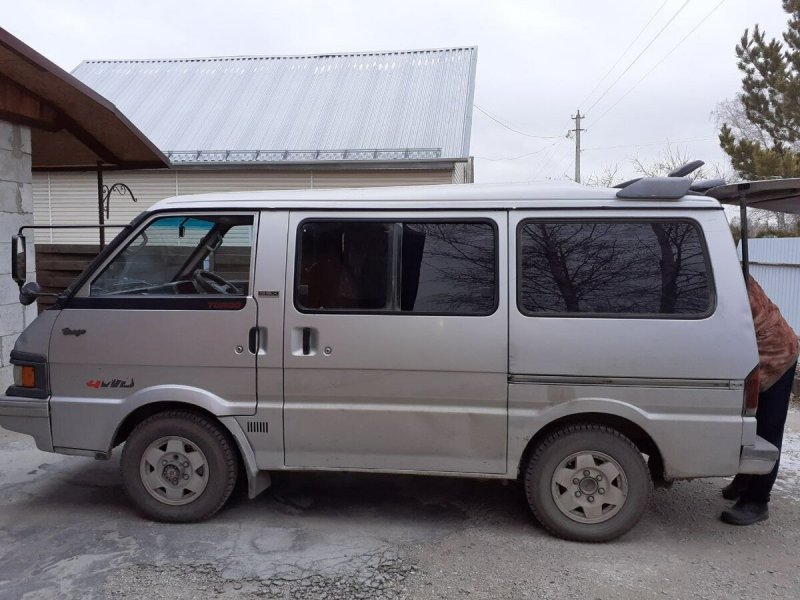 Mazda Bongo Friendee 2.5 at, 1997