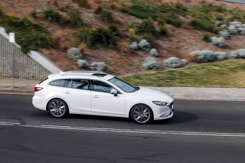 Mazda Atenza Wagon 2017