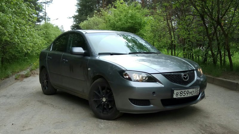 Mazda 3 темно серый