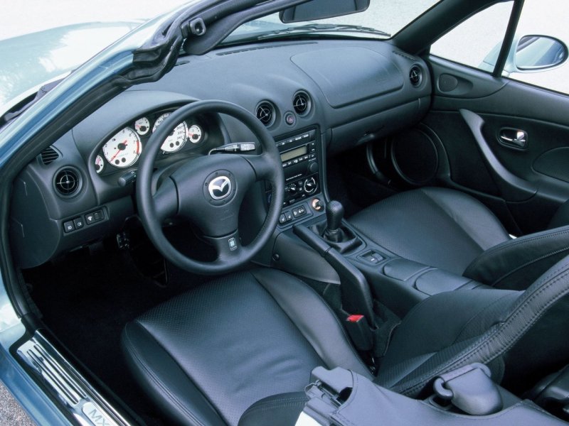 Mazda MX-3 1.8 МТ