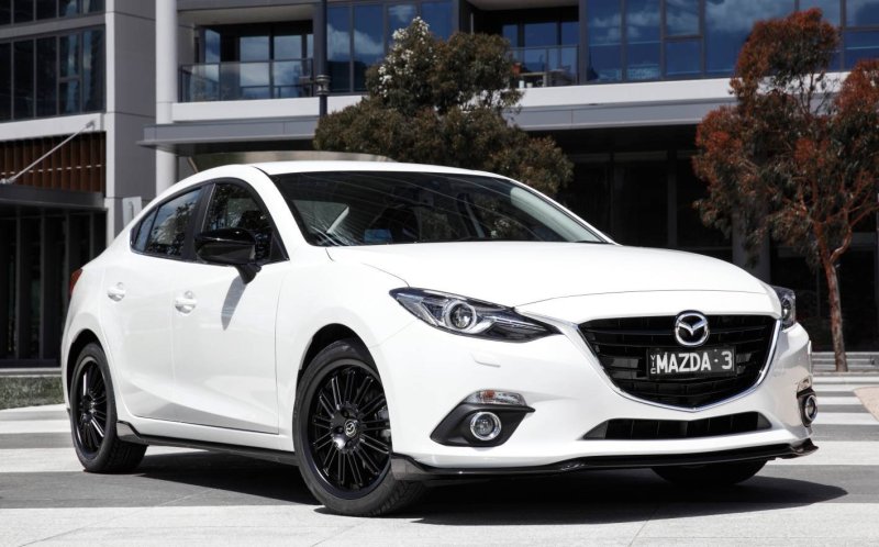 Mazda 3 хэтчбек белая