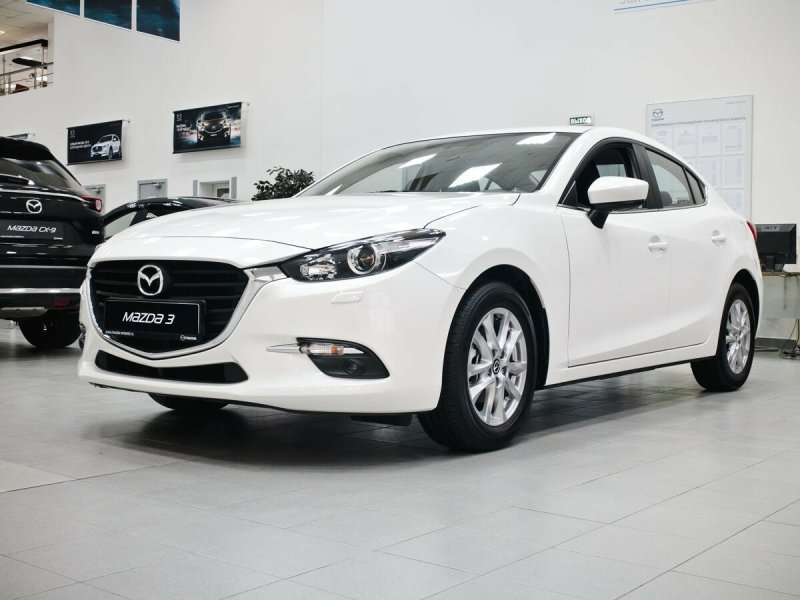 Mazda 3 белая