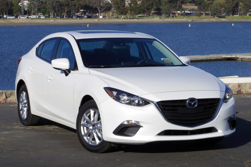 Mazda 3 хэтчбек 2021 белая