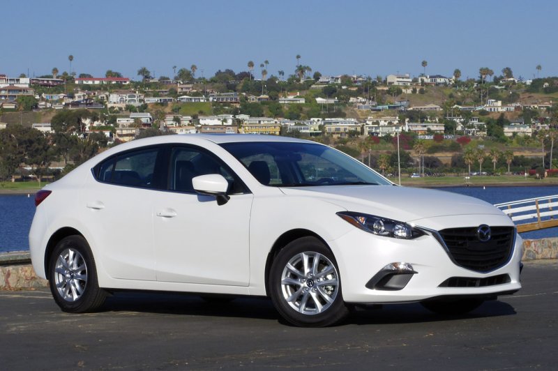 Mazda 3 2016 белая