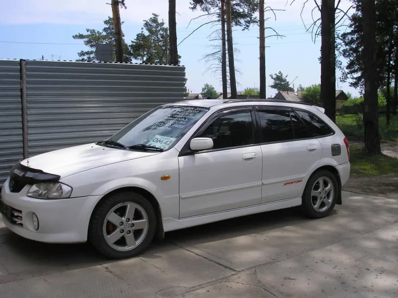 Mazda familia 2000 седан