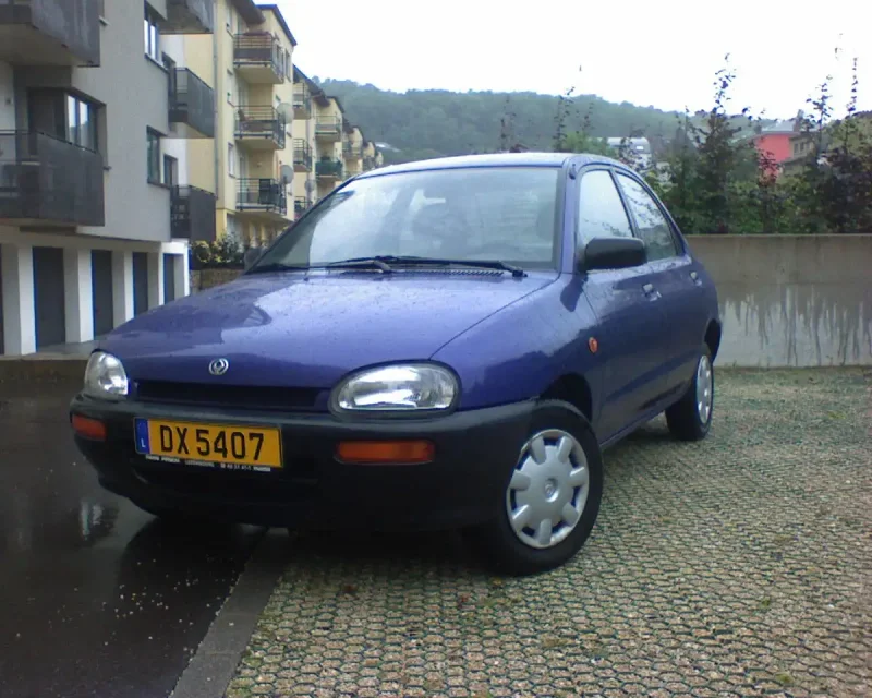 Mazda 121 1999