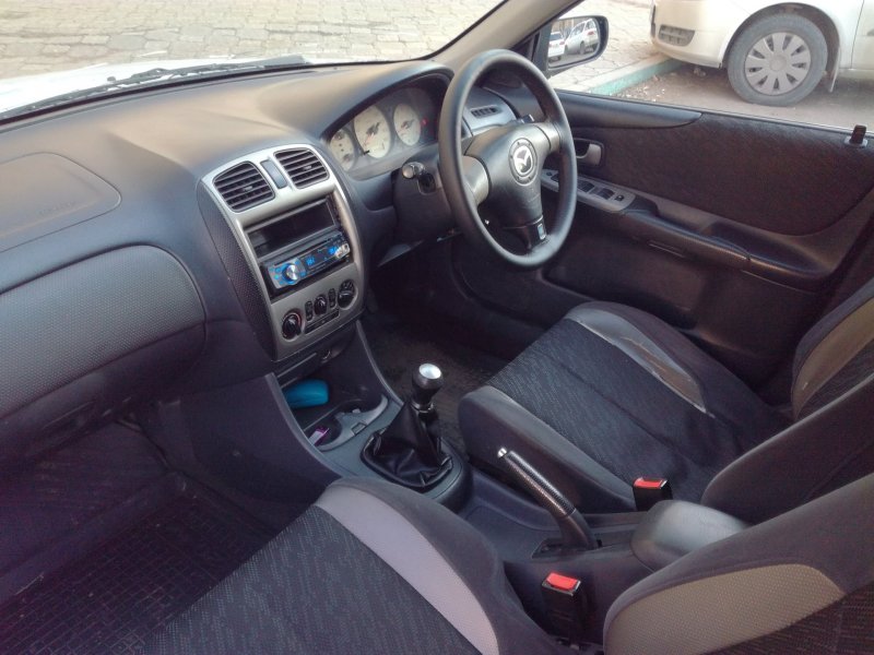 Mazda familia 2002 салон