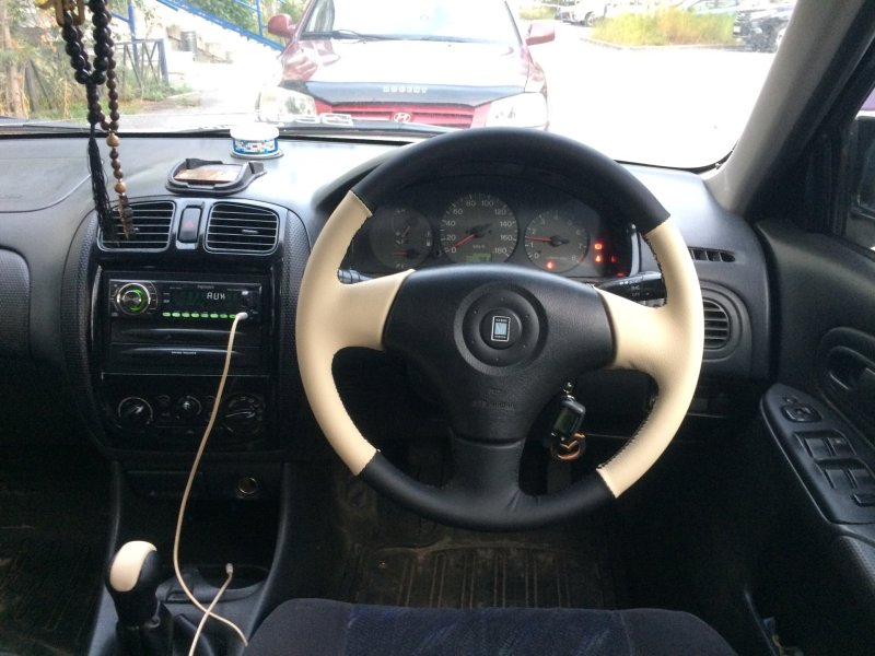 Mazda familia салон левый руль
