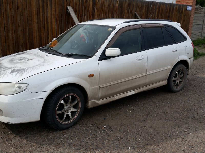 Mazda familia 2000