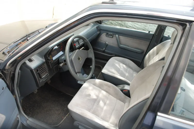 Mazda 323f bg салон