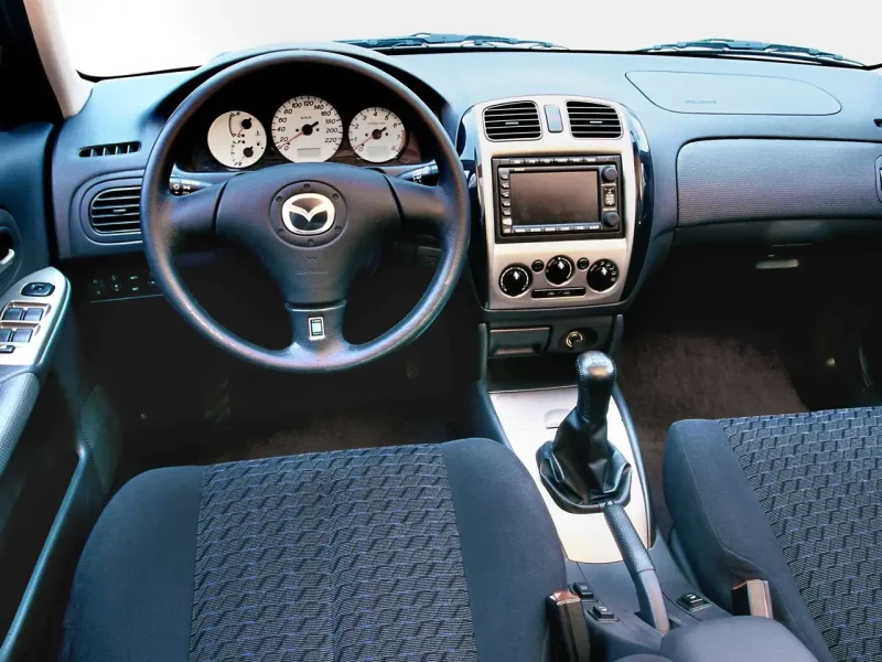 Mazda 323 1997 салон
