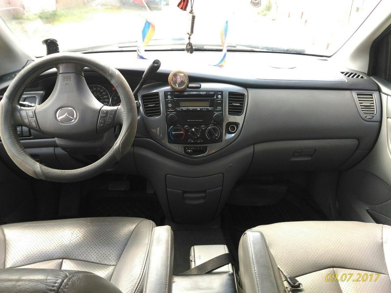 Mazda MPV 2002 салон