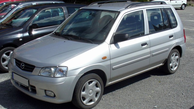 Mazda Demio 1