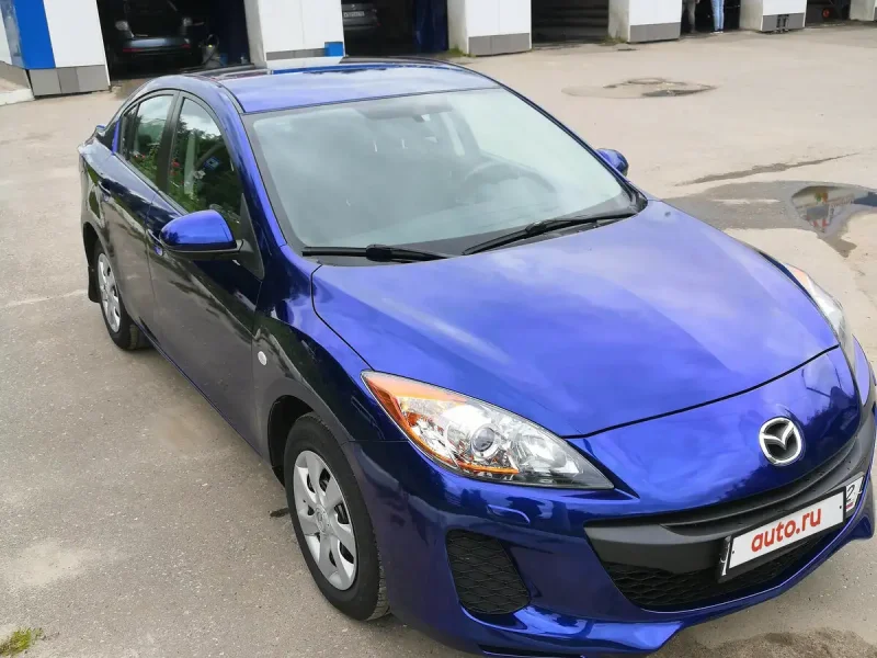 Mazda 3 синяя седан