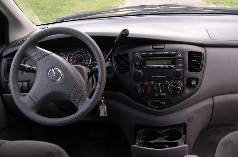 Mazda MPV 2005 салон