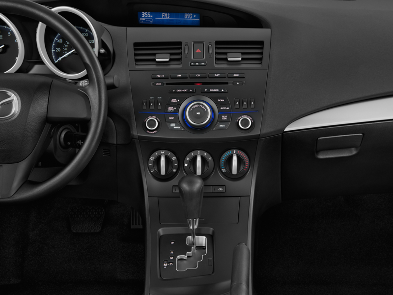 Mazda BL 2013 панель