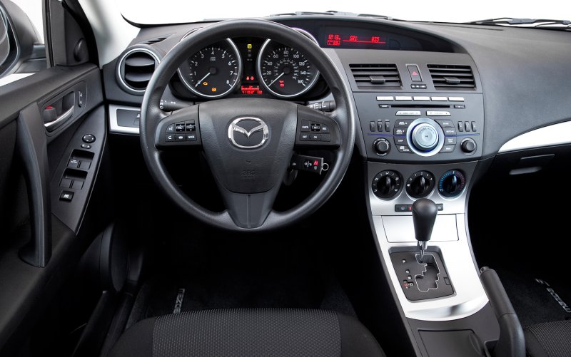 Mazda 3 2012 салон