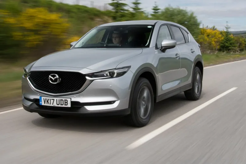 Subaru Outback 2019 и Mazda CX-5