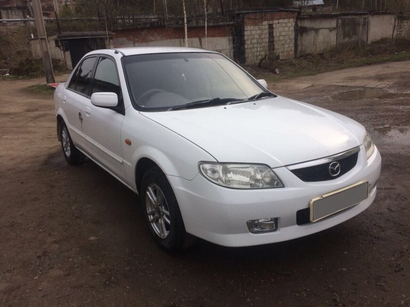 Mazda familia y11