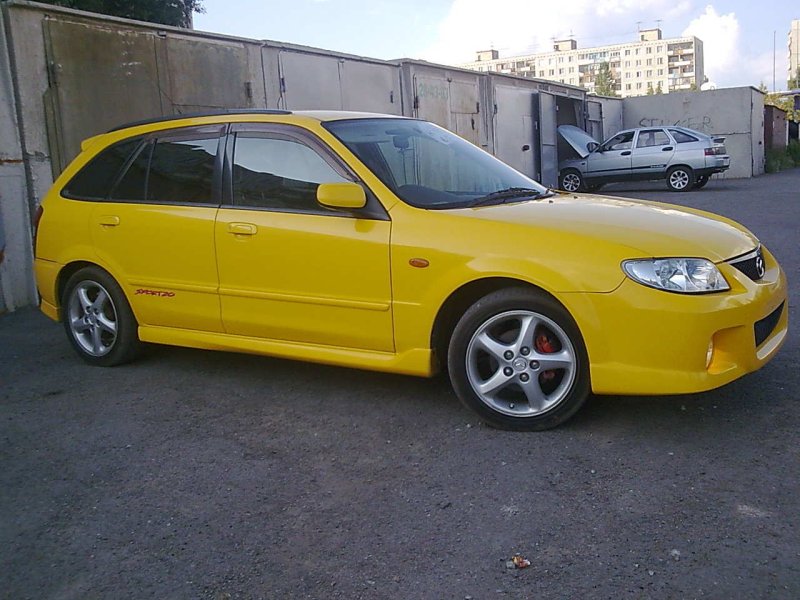 Mazda familia 1999