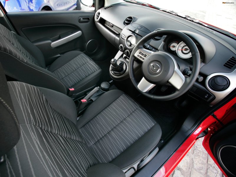 Mazda 2 III поколение внутри