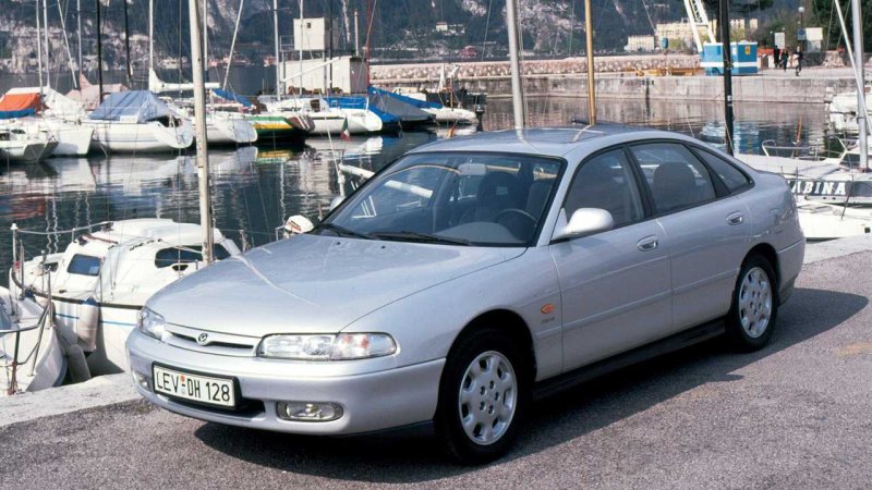 Mazda 626 2.0 МТ, 1993,