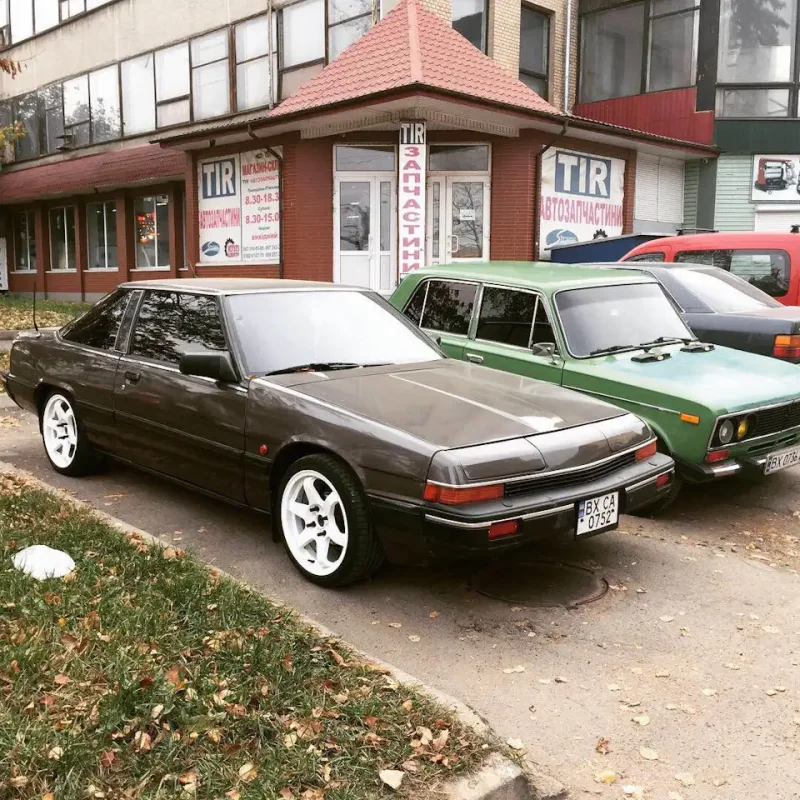 Mazda 929 HB stance