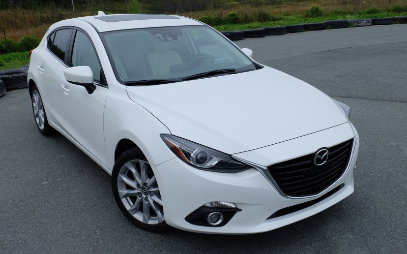 Mazda белая 3 новая