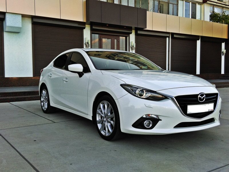 Mazda 3 белая