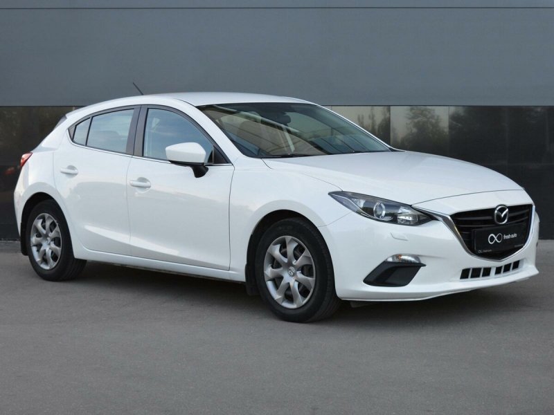 Mazda 3 хэтчбек 2021 белая