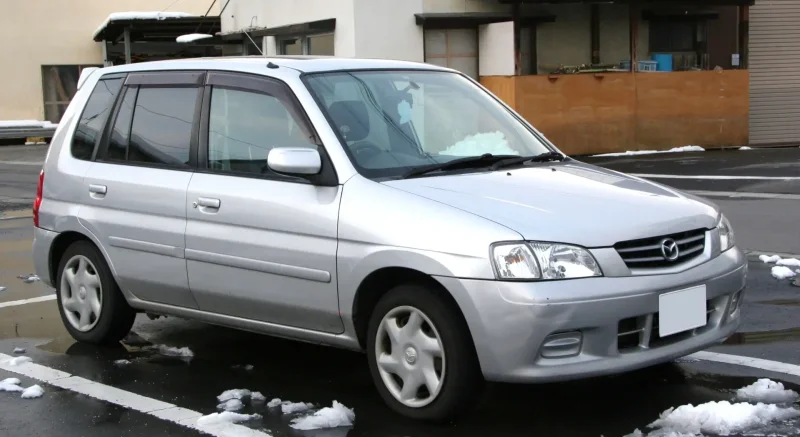 Mazda Demio 2000 год