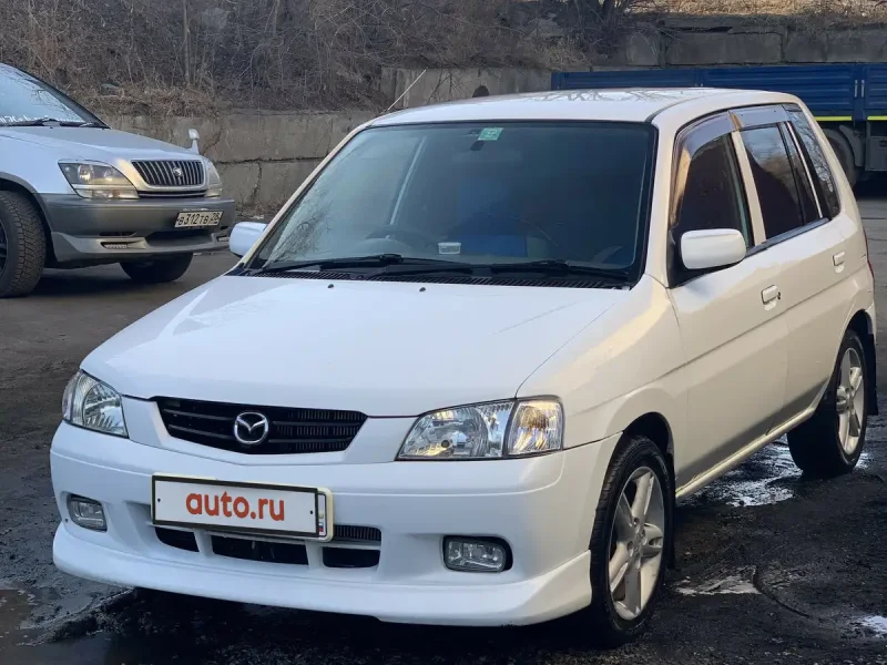 Mazda Demio 2000