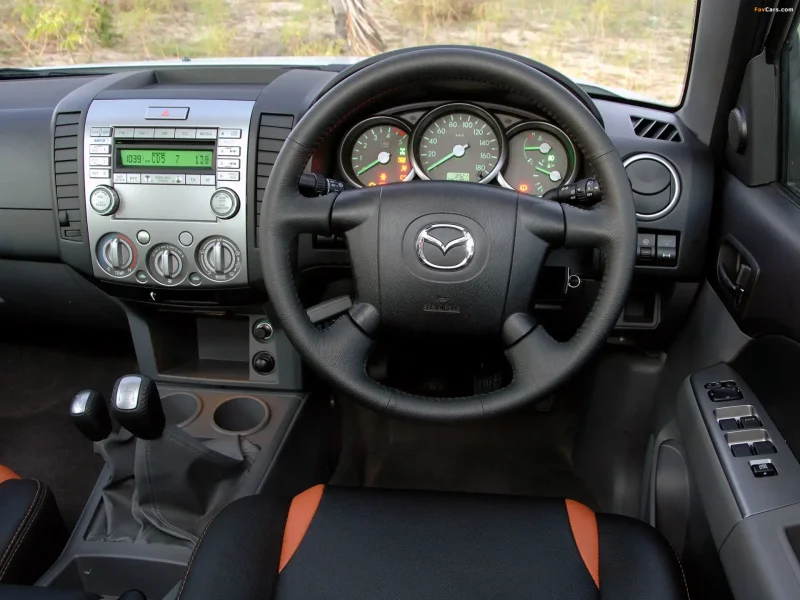 Mazda BT 50 салон