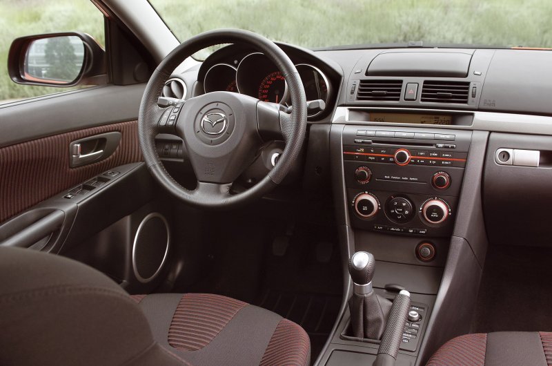 Mazda 3 хэтчбек салон