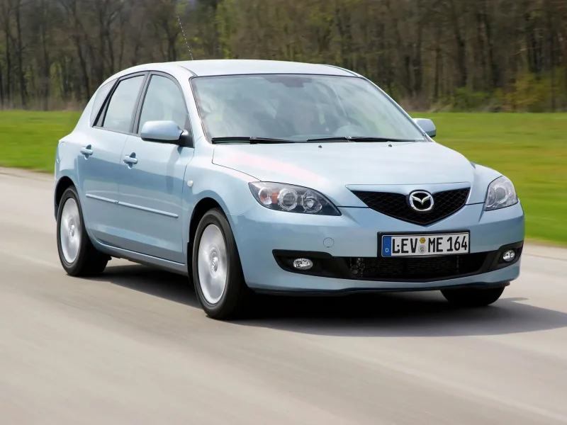 Mazda 3 хэтчбек красная