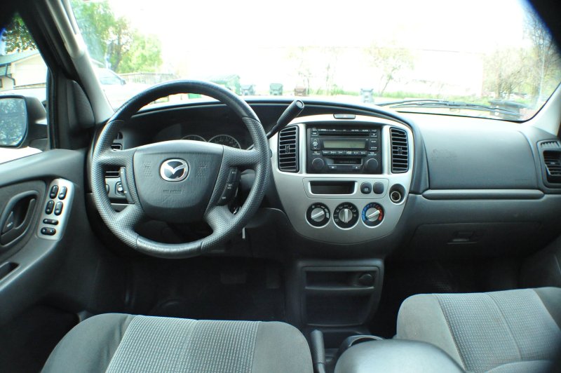 Mazda Tribute 2001 салон