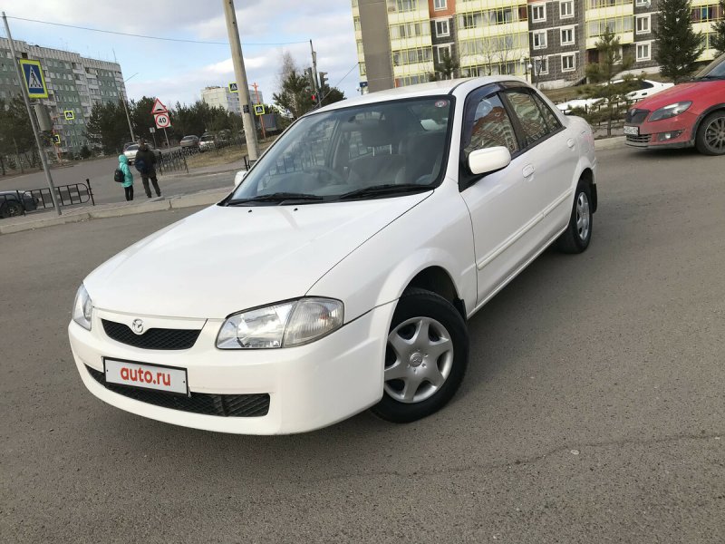 Mazda familia VIII (bj), 2000