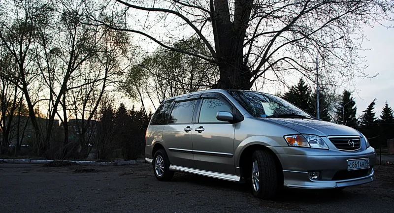 Mazda MPV stance