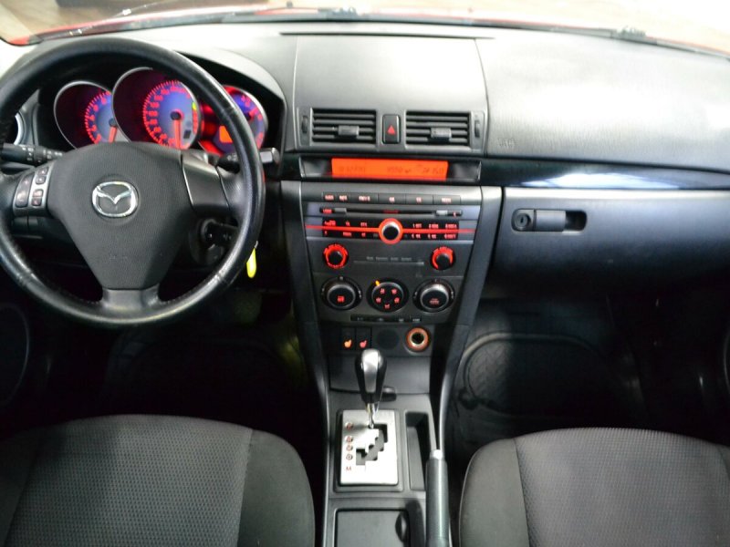 Mazda 3 седан салон