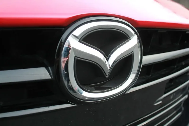 Значок машины Mazda